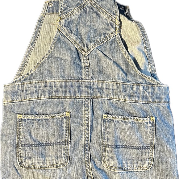 NWT Baby Gap overall shorts , with bonus white eyelet top - Picture 2 of 4